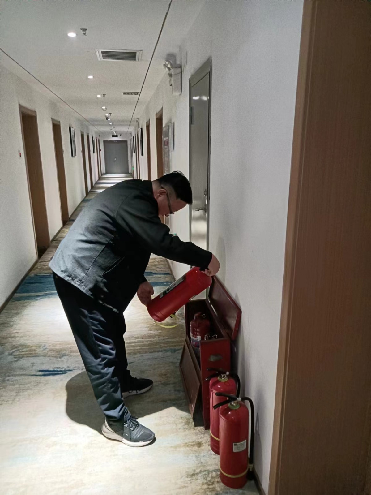 1729588196128545.jpg 1729588196128545.jpg