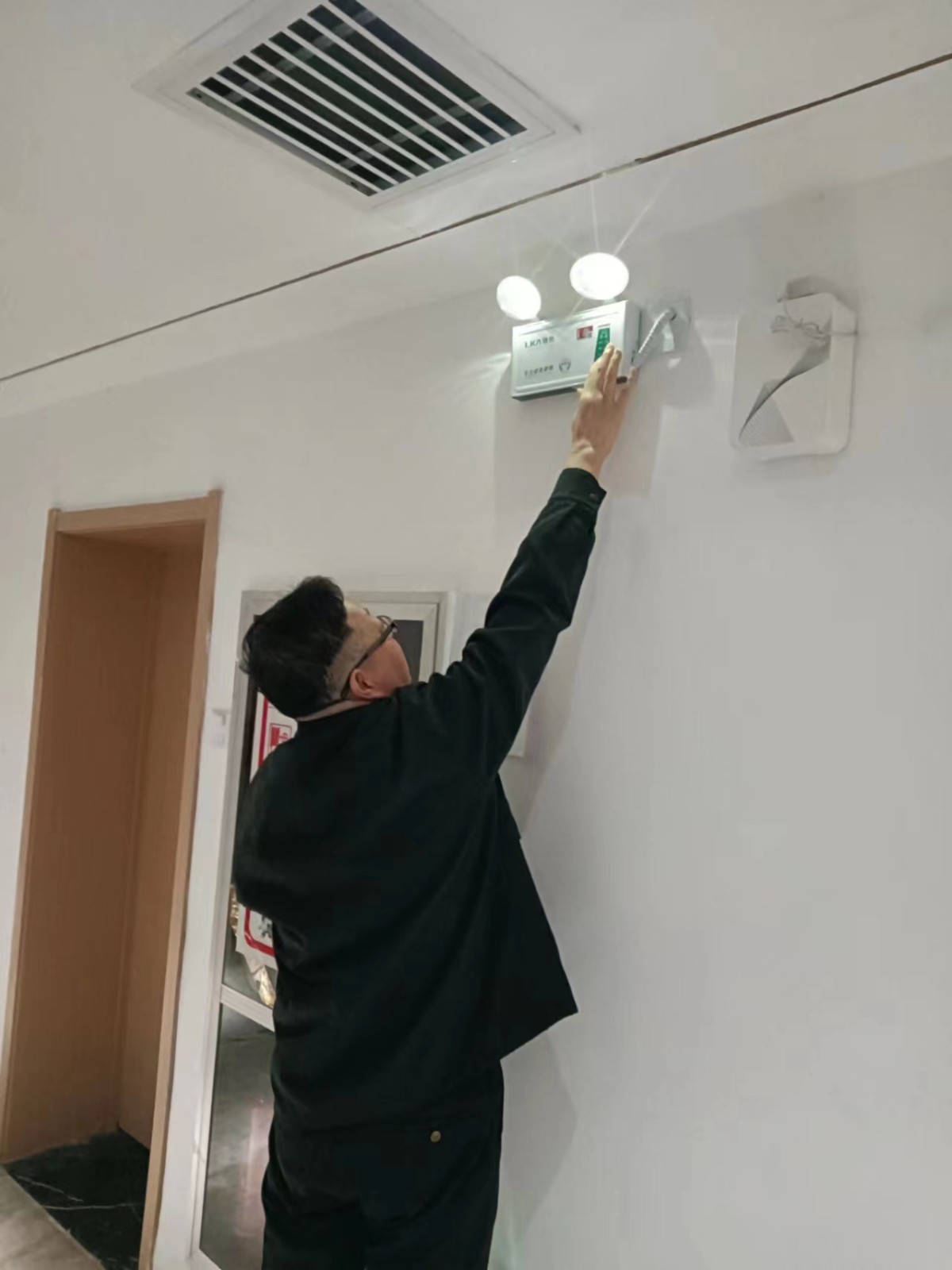 1729588196445410.jpg 1729588196445410.jpg