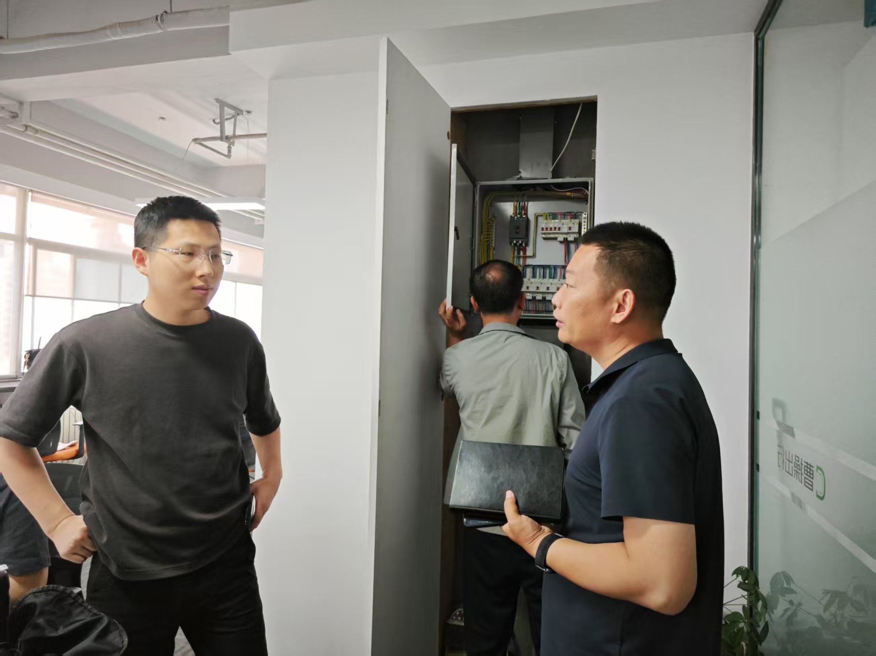 端午 “安檢” 護平安 | 西電科技園開展節前安全檢查